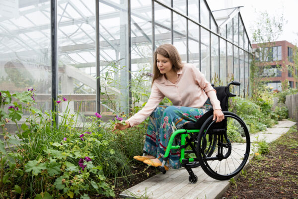 Photo fauteuil Trigo vert en action en jardinerie